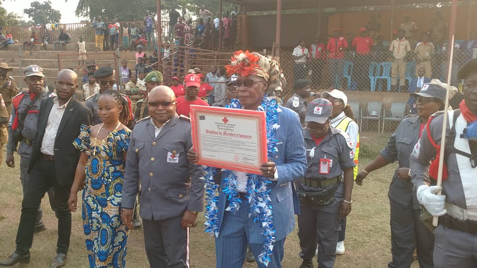 IMG-20250302-WA02442 Watsa : Chef Dieudonné Surur Elubwatima honoré lors d’une cérémonie de remise de brevets à Surur