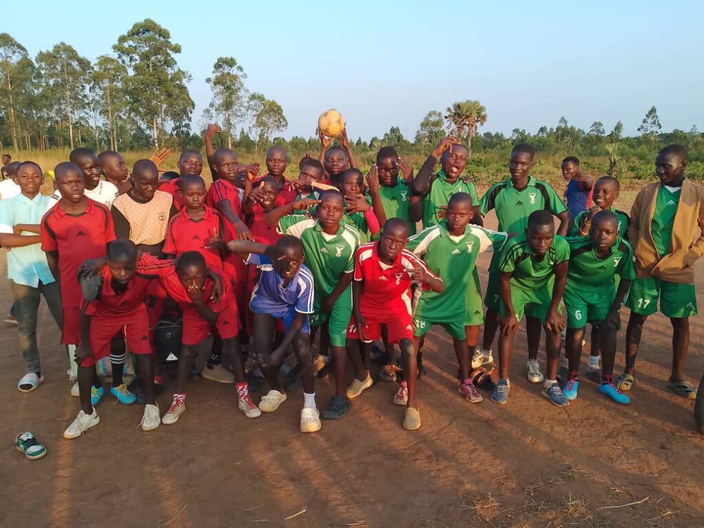img-20250330-wa00374248306842702190149-1024x768 Ariwara - Institut Macédoine/Football : les élèves de 7e année bat ceux de 8e année lors d'un match d'interclasse