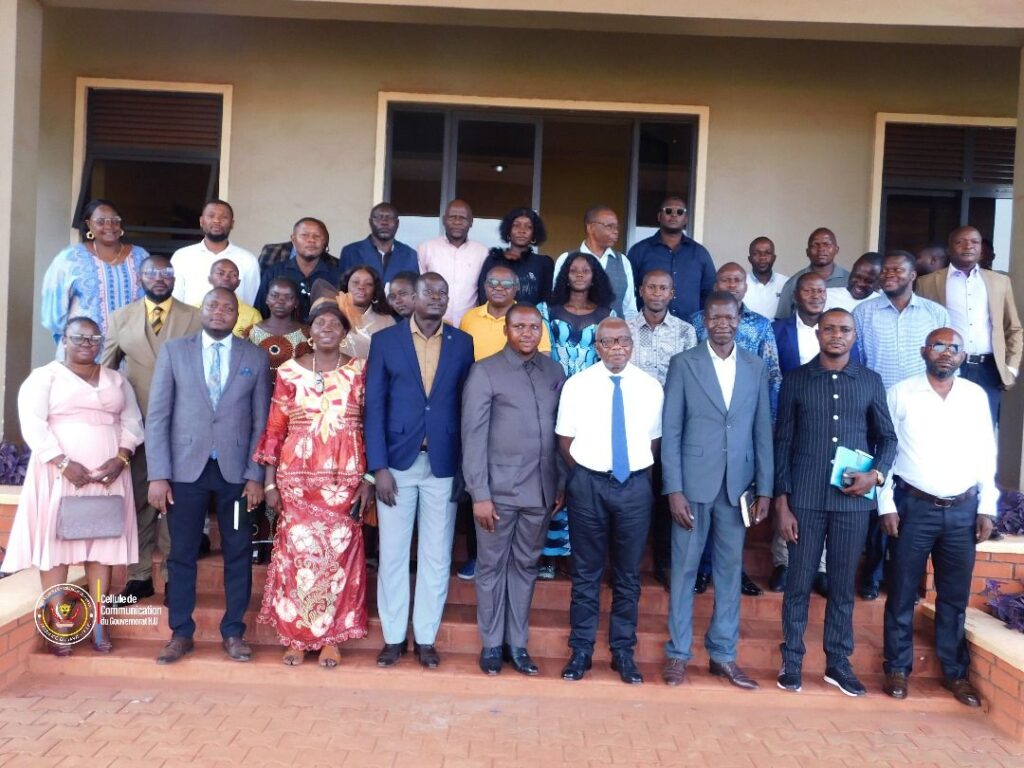 img-20250410-wa00721824044138805890711-1024x768 Haut-Uele : Le Prof. Dr Luc Mokasa oriente les nouveaux membres du cabinet du Gouverneur Jean Bakomito