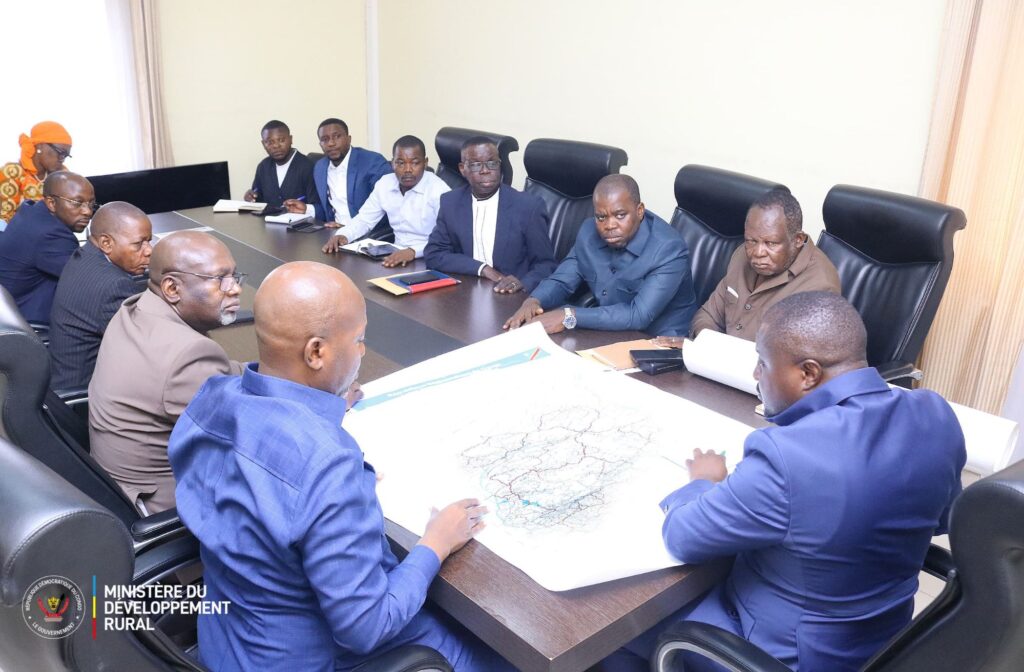 img-20250416-wa02614814161661352245927-1024x672 Kinshasa : Entretien fructueux entre le MinÉtat Muhindo Nzangi et le Gouverneur Jean Bakomito en présence des élus du Haut-Uele