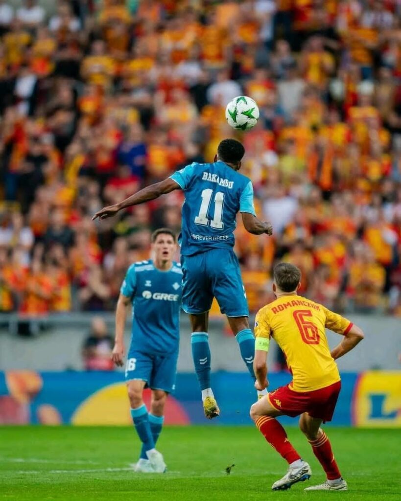 img-20250418-wa00482402456286141539003-819x1024 Cédric Bakambu propulse le Real Betis en demi-finale de la Ligue Europa Conférence