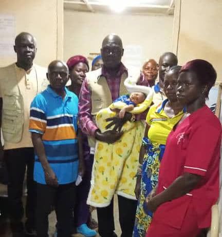 img-20250420-wa00588134921983582952139 Haut-Uele : l’honorable Avama Tamile Yoasa pose un acte de solidarité à l’hôpital général de référence de Faradje