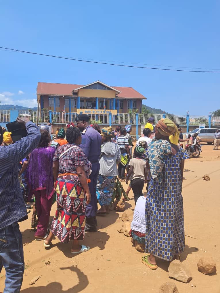 img-20250421-wa02106778559387882925924 Nord-Kivu : des veuves de militaires manifestent devant le gouvernorat à Beni pour réclamer cinq mois de salaires impayés