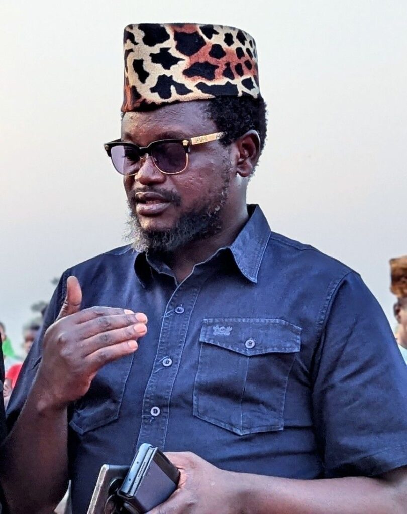 pxl_20250113_1549513752872933768213988200-810x1024 Watsa /Succession à Bugutali : le Chef Paulin Kombomaro brise le silence face aux allégations de MUMAD