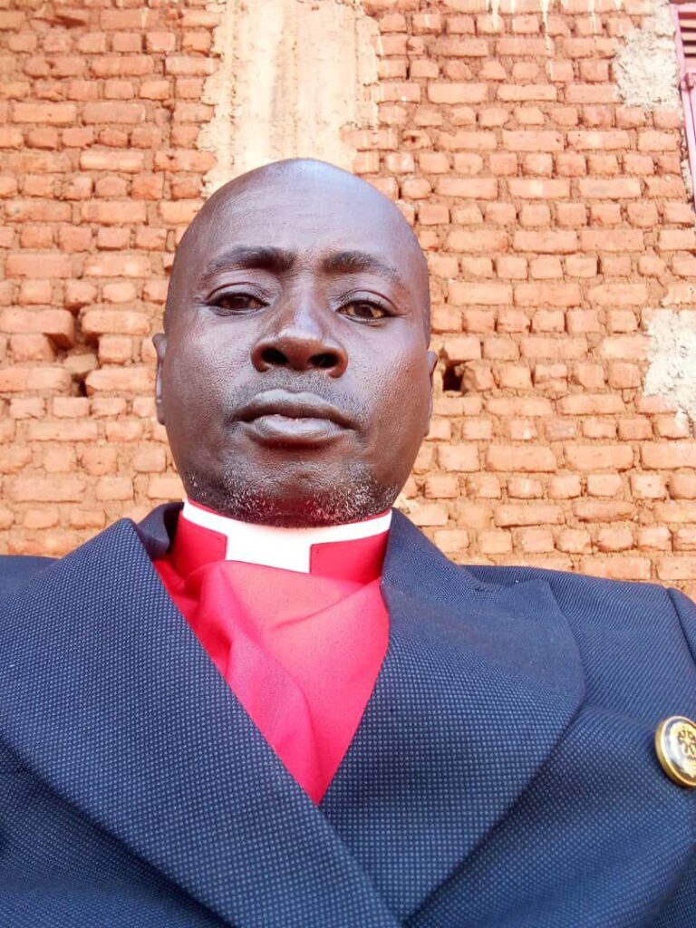 10000296512143084099899341232-768x1024 Ituri: le Révérend Pasteur Mateso d'Ile Obed en mission pastorale à Tchomia