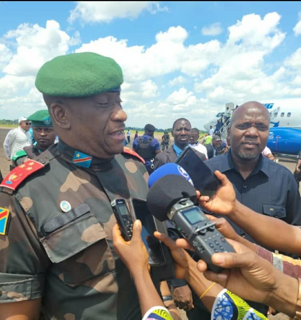 img-20250502-wa00968856692474189633635-961x1024 Isiro et Bunia : un dialogue fraternel au service du développement et de la Paix entre le Gouverneur Jean Bakomito et son homologue, le Lt-Général Jhony Luboya
