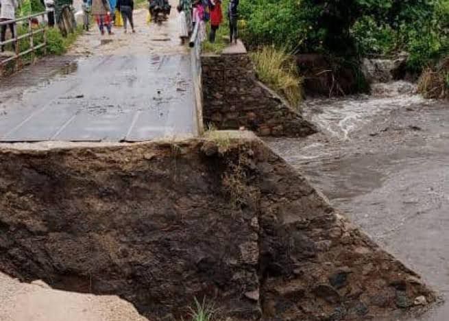 img-20250508-wa01583076292582587946892 Ituri/Effondrement du pont Mbogu : la circulation entre Bunia et Kasenyi paralysée