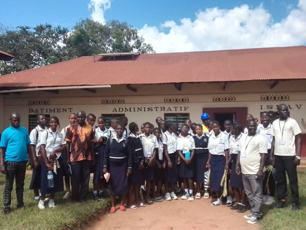 img-20250510-wa00093363309507542967688-1024x768 Aru - Education : les élèves du Complexe Pyramide d’Asaph découvrent l’OCC et l’ISEAV