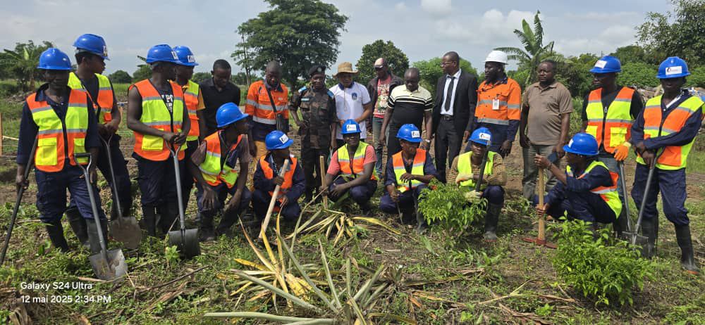 img-20250513-wa00365820839454543869424 Haut-Uele : le Ministre Didier Meduama et Le député Floribert Makofi à Dungu pour constater de visu le début effectif des travaux de construction du complexe scolaire Evaza