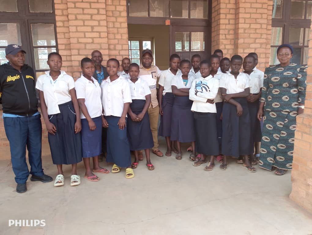 img-20250601-wa00325691426594104395815 Ituri/Djugu : Sa Majesté Gudza Kiza Justin soutient l’éducation à Fataki par un geste concret et porteur d’espoir