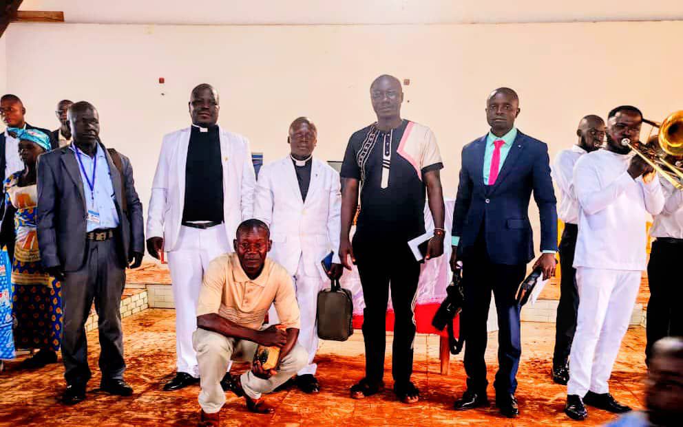 img-20250707-wa06667840023381486407645 Watsa : un geste de foi et de proximité du notable Benjamin Tauli Oyebi à l’Église CBCA Moku
