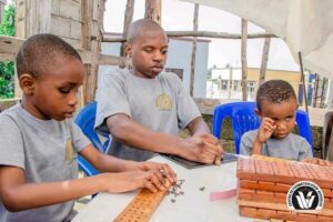 img-20250708-wa0142981138678765706491-300x200 Goma : un centre forme gratuitement des enfants aveugles en braille, français et musique