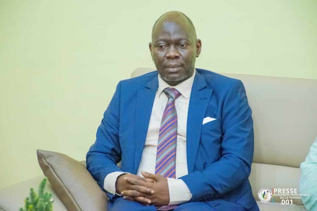 img-20250709-wa01566883970126235687429-1024x682 Bas-Uele : un geste de cœur du député Jacques Titako aux étudiants ressortissants de Poko à Isiro