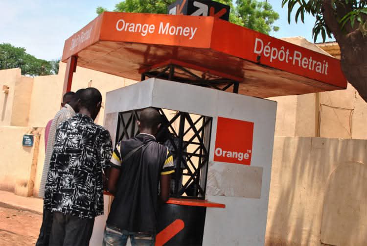 img-20250724-wa05331531186075742942856 Nord-Kivu : les enseignants de Rubaya dénoncent les frais illégaux imposés sur leurs salaires via Mobile Money
