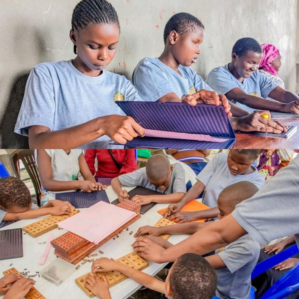 incollage_20250708_2016015387398869256863157528-1024x1024 Goma : un centre forme gratuitement des enfants aveugles en braille, français et musique