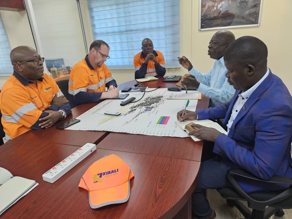 img-20250821-wa002217324528336185447378 Haut-Uele : ce qu'il faut retenir d'un tête-à-tête entre le député Jean-Marc Mambidi Koloboro et le DG de Kibali Gold Mines sur les préoccupations de la population délocalisée d’Avokala