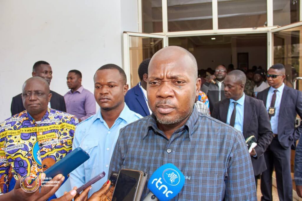 img-20250916-wa02074264604671709434841-1024x683 Haut-Uele : le gouverneur Jean Bakomito sensibilise la jeunesse sur la paix et la sécurité