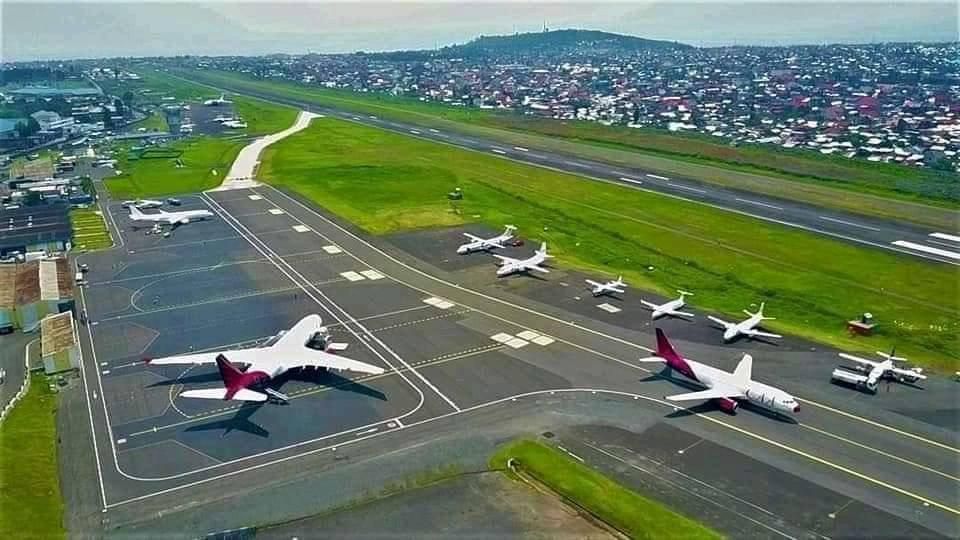 img-20251030-wa0292937001269781409600 Paris : Emmanuel Macron annonce la réouverture prochaine de l’aéroport de Goma pour des vols humanitaires