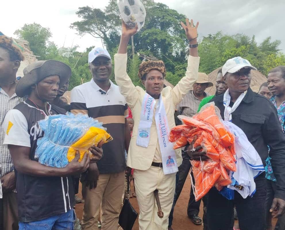 image_editor_output_image-660786365-17627942670093913756926006010531 Watsa : le notable Benjamin Tauli Oyebi prêche la paix et le développement durable à Obo-Tilidru, dans le secteur de Gombari