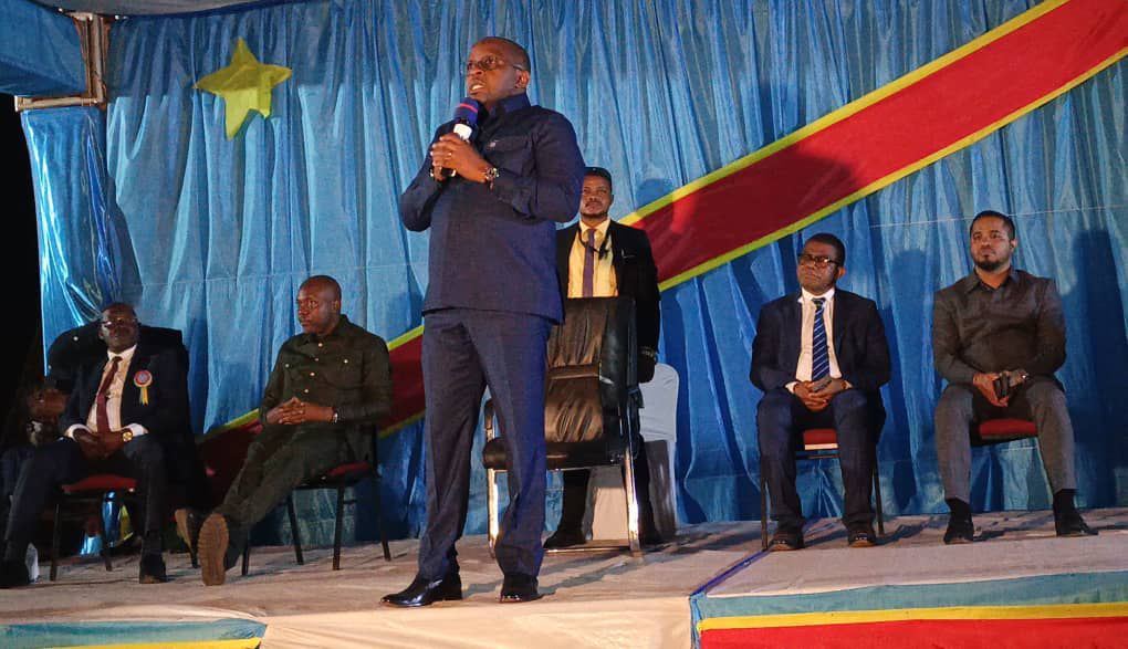 img-20251119-wa01811135122606813618200 Haut-Uele : à peine arrivé à Isiro, le VPM Jacquemain Shabani Lukoo galvanise la foule et salue les efforts du Gouverneur Jean Bakomito