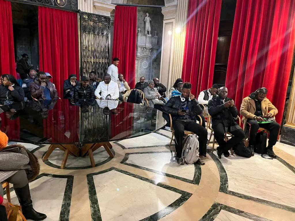 img-20251122-wa02622925012676900205562 Rome : l’ambassade de la RDC remet officiellement des passeports biométriques à ses ressortissants