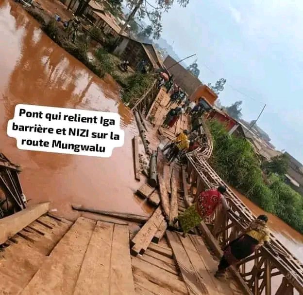 img-20251209-wa02748154403568428849608 Ituri : l’axe Iga-Barrière–Nizi toujours coupé trois semaines après la chute du pont Nizi