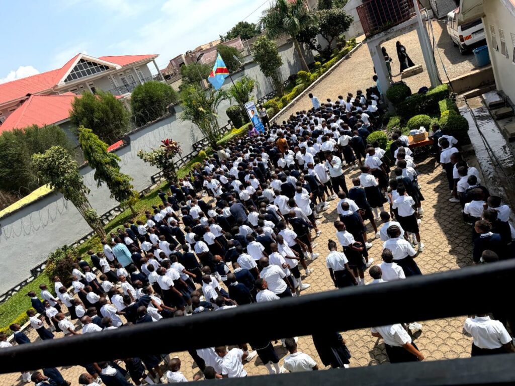 img-20260205-wa04261003878901752236350-1024x768 Bunia : plus de 1 000 élèves sensibilisés par la Clinique dentaire Sommet du Savoir 2 sur l'Hygiène bucco-dentaire