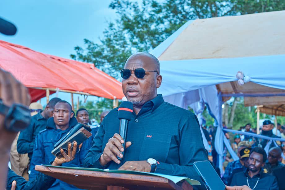 img-20260412-wa00523371987736423577559 Derniers hommages au Grand Chef Jean Gbadi Karume : le Gouverneur  Jean  Bakomito salue la mémoire d'un bâtisseur et artisan de paix