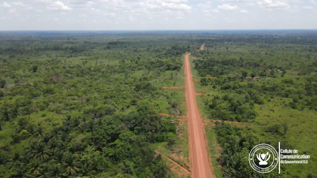 img-20260417-wa00283402922340956953962-1024x576 Désenclavement du Haut-Uele : le Gouverneur Jean Bakomito réussit le pari de l'interconnexion routière