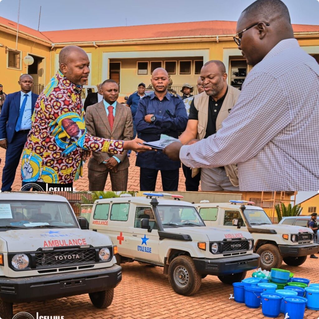 img-20260801-wa02216323143542786333779-1024x1024 Haut-Uele / Lutte contre Ebola : le Gouverneur Jean Bakomito remet trois ambulances du Gouvernement central aux équipes de riposte