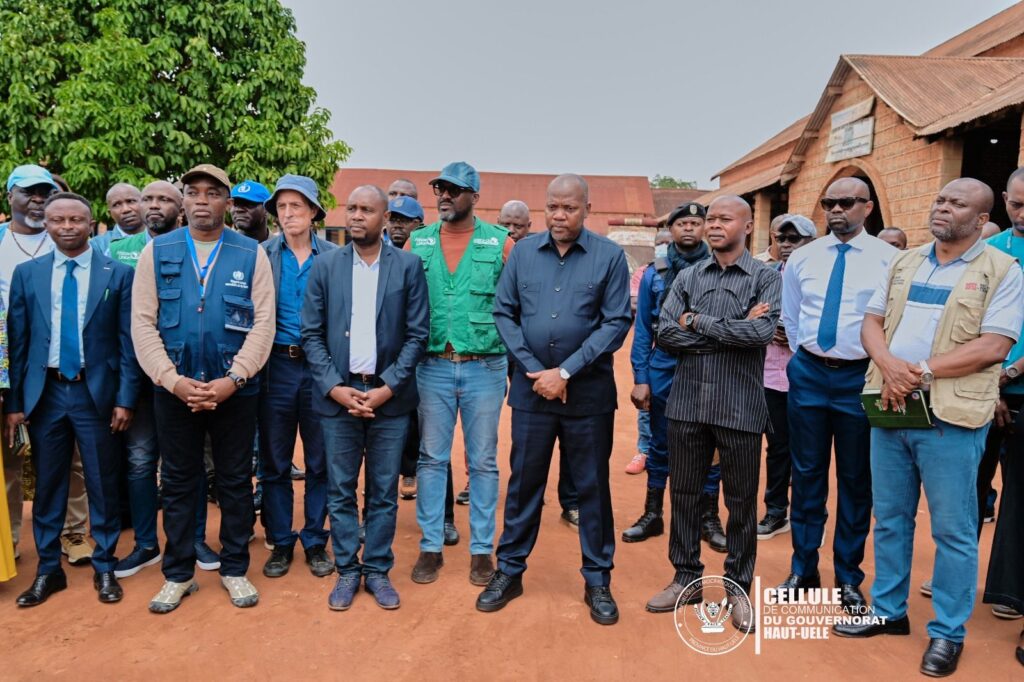 img-20260812-wa039412087167485639522321-1024x682 Haut-Uele : le Gouverneur Jean Bakomito préside la sortie des premiers guéris d'Ebola et renforce le message de prévention