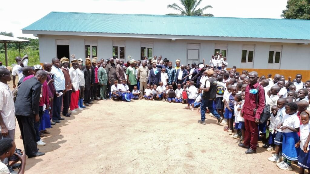 img-20260908-wa03083037546539957531434-1024x576 Watsa : inauguration officielle de la nouvelle infrastructure scolaire de l’EP Mayi Tulu, la communauté de Makala encense l’action philanthropique du chef Augustin Amuta Maramudhi